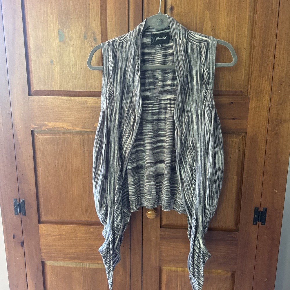 Miss Me Knit Vest Size Medium‎